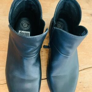 Impo Women's Black Ankle Booties zip up